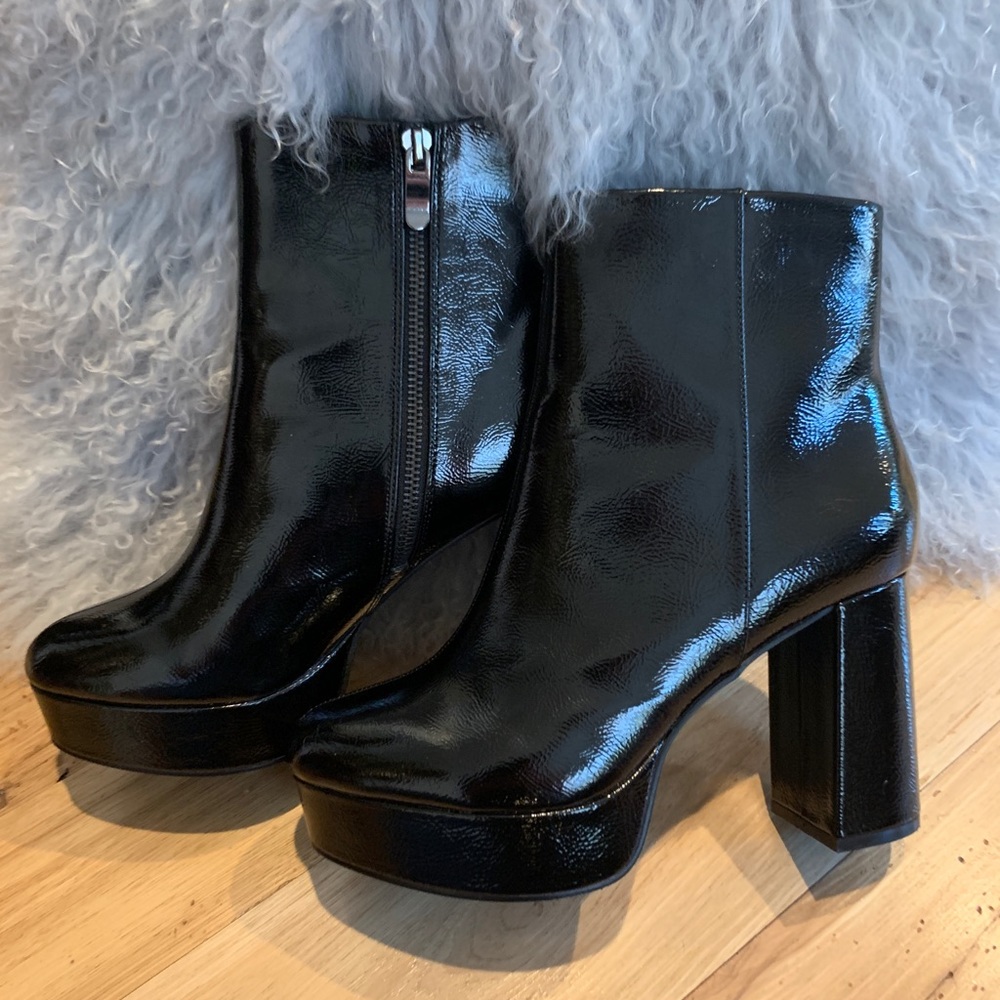 Platform bootie